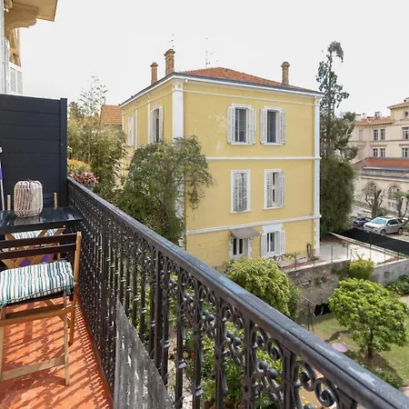 3 Moderne Avec Balcon Jardin Commun Et Clim - Benakey *