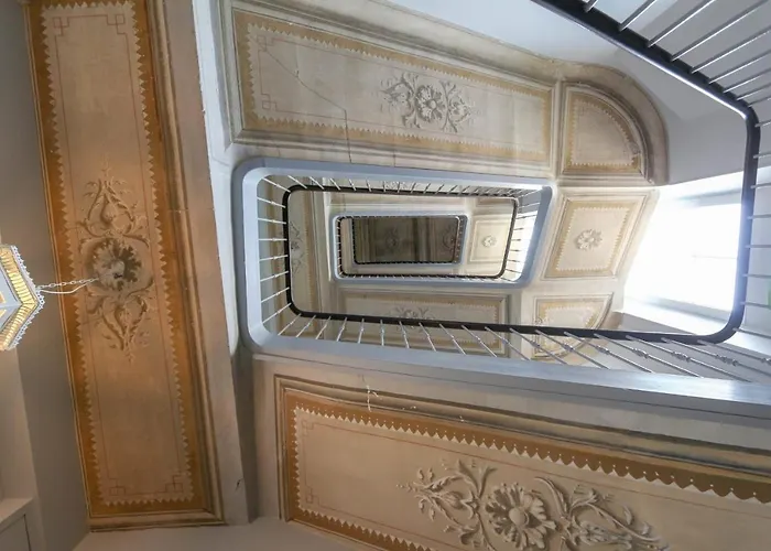 Modern With 3 Bedrooms Balcony Communal Garden And Ac- Benakey