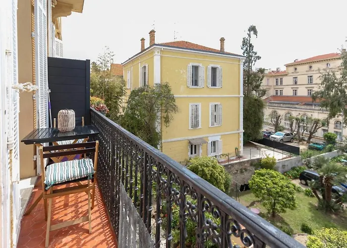 Modern With 3 Bedrooms Balcony Communal Garden And Ac- Benakey *