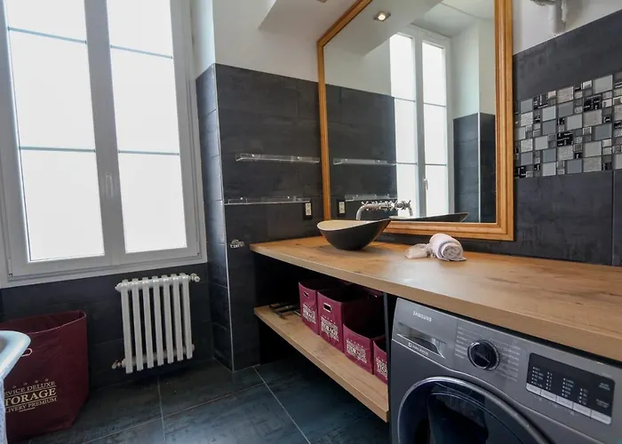 Modern With 3 Bedrooms Balcony Communal Garden And Ac- Benakey