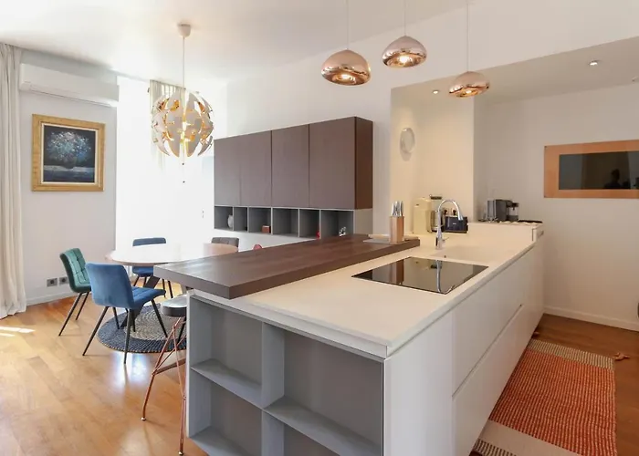 Modern With 3 Bedrooms Balcony Communal Garden And Ac- Benakey شقة *