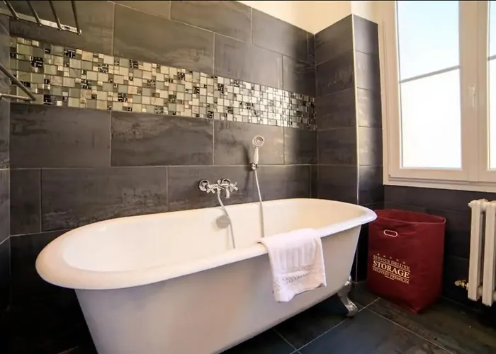 شقة Modern With 3 Bedrooms Balcony Communal Garden And Ac- Benakey *