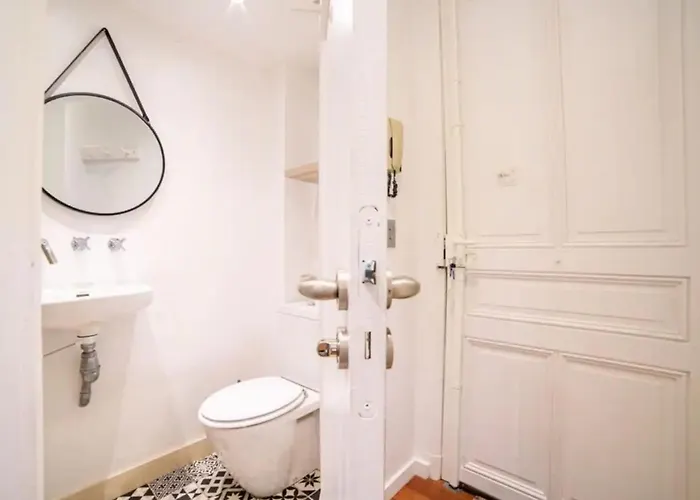 Modern With 3 Bedrooms Balcony Communal Garden And Ac- Benakey شقة